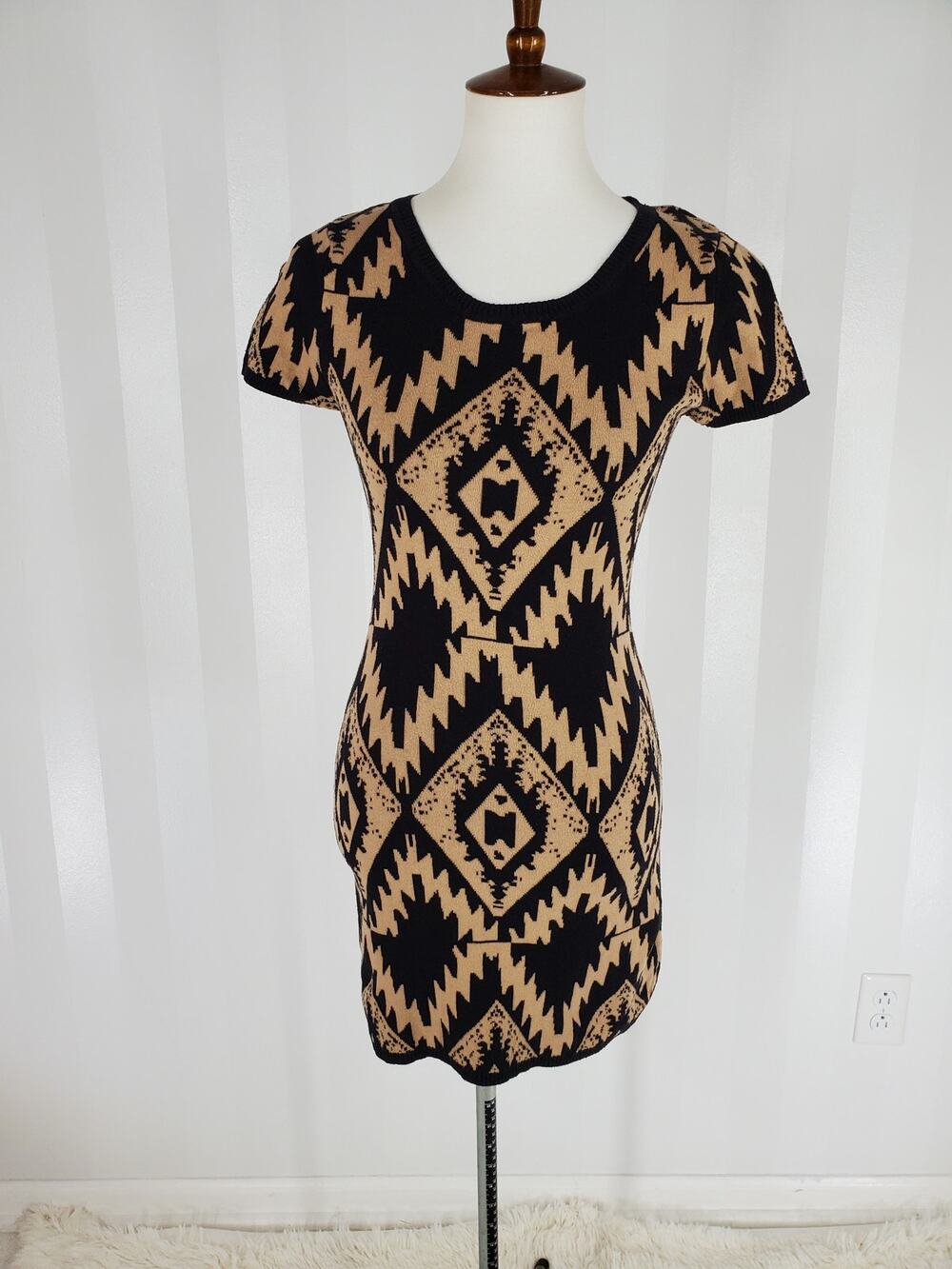 YA Los Angeles Black & Tan Aztec Print Sweater Knit Bodycon Mini Dress Sz M
